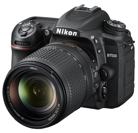 Nikon D7500 + 18-140 VR inkl. extra batteri